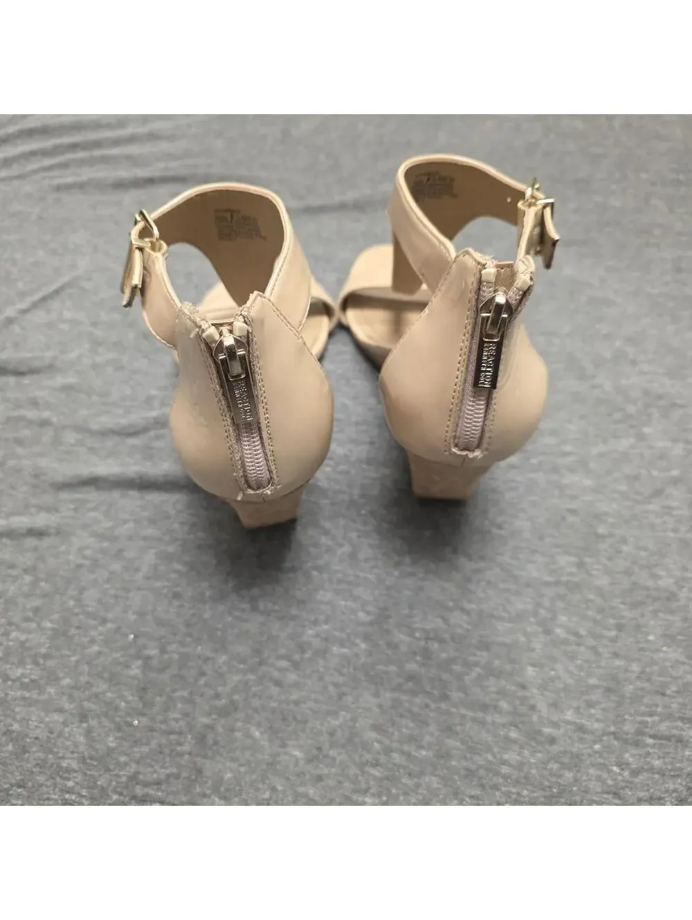 Kenneth Cole REACTION T-strap Vegan Leather Sandal sz 8.5 US